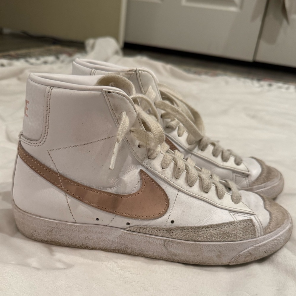 women’s size 7.5 nike blazers